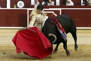 Sergio Serrano abre la Puerta Grande de Albacete en su primer festejo de la temporada